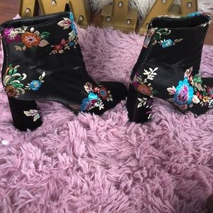Chinese laundry style simmi boots!
